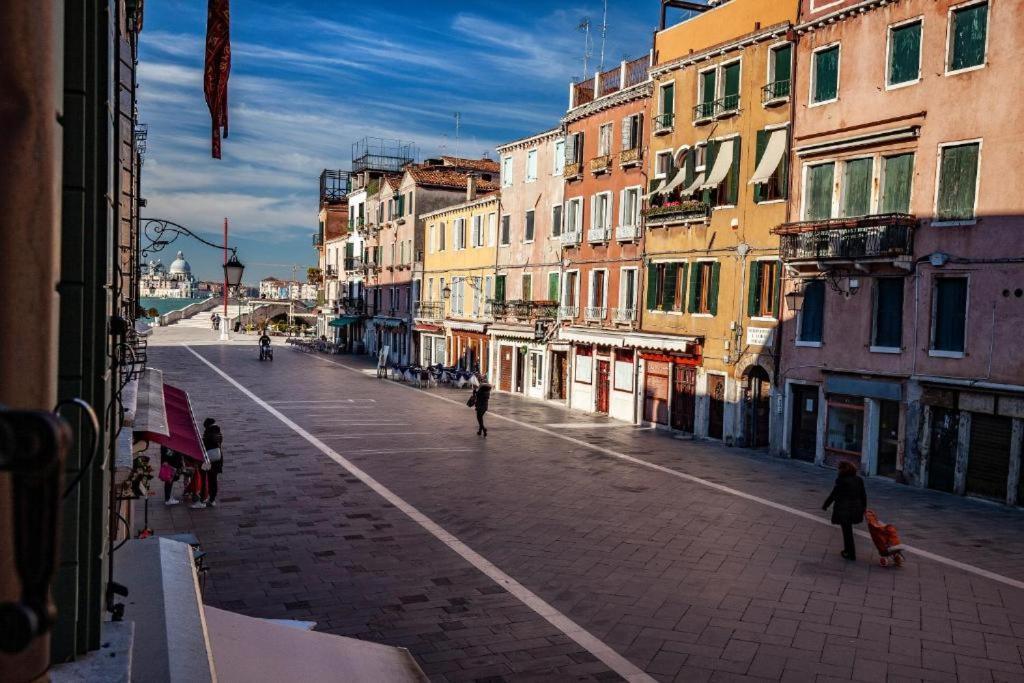 Superior In Via Garibaldi By Bricola Apartamento Venecia